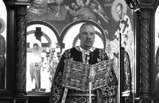 2 години без отец Боян Саръев