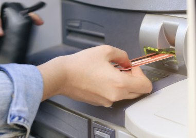 Затруднено ще е плащането на битови сметки в следващите дни