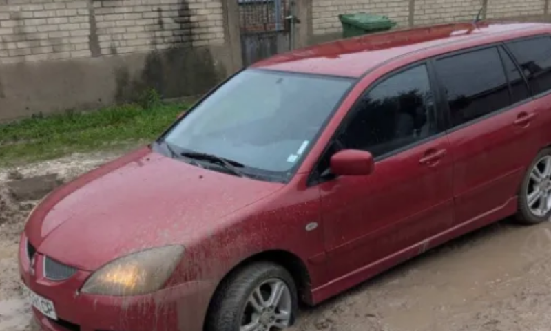 Кола пропадна на улица в Рогош