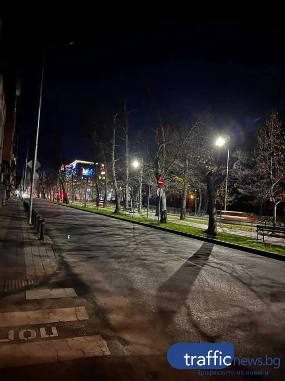 Докато Пловдив свети в празнични светлини, бул. „Руски“ тъне в мрак