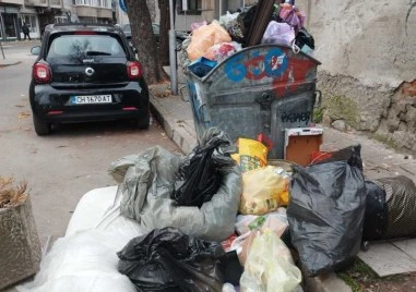 Сметище насред улицата! Недостъг на контейнери вбеси пловдивчанин