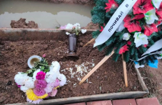 Асеновградчани притеснени от наводнени изкопи и свличащи се гробове, общината заяви, че проблемът е решен