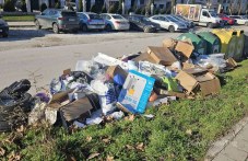 Улица в „най-зеления“ район на Пловдив отново е сметище