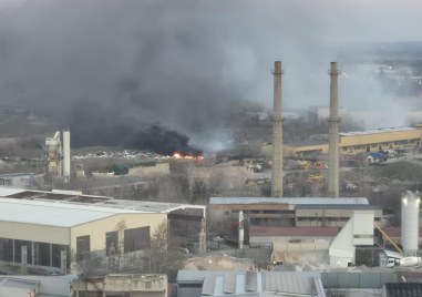 Пловдив отново диша отрова, горящи боклуци обгазиха “Източен“