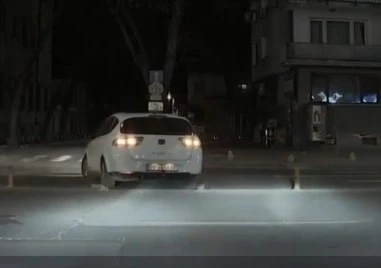 Грубо нарушение: Шофьор прегази колчета и зави наляво на забранено кръстовище в Пловдив