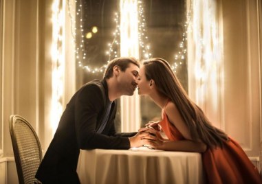 Какво се случва с тялото ни при романтична целувка