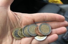 Ресто в евро и плащане с левове - как се справят магазините след 1 януари