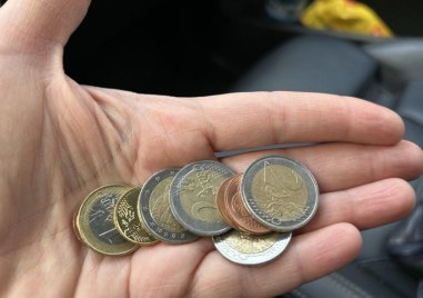 Ресто в евро и плащане с левове - как се справят магазините след 1 януари