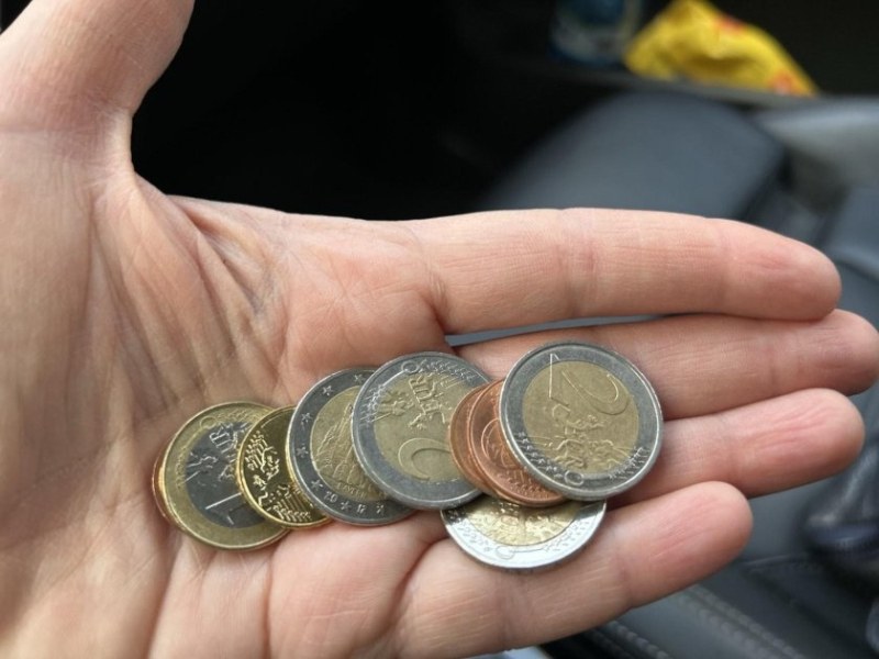 Ресто в евро и плащане с левове - как се справят магазините след 1 януари