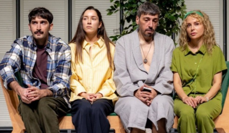 Спектакълът “Оставам за малко“ идва в Пловдив