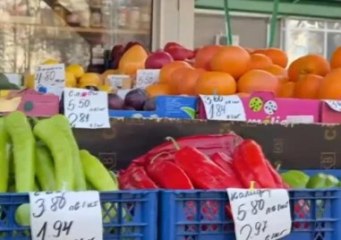 На пазара на “Младежка“ левът доминира, търговците се опасяват от поскъпване при доставчиците