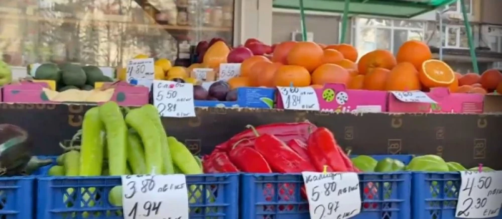 На пазара на “Младежка“ левът доминира, търговците се опасяват от поскъпване при доставчиците
