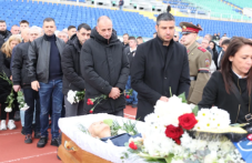 Хиляди изпратиха Димитър Пенев в последния му път