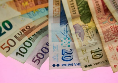 Банките обменят безплатно левове в евро от днес