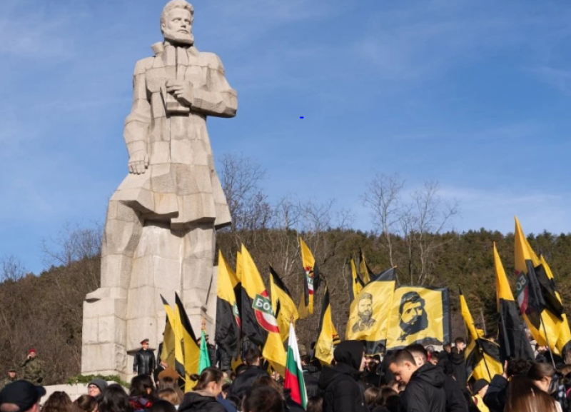 Футболистите на Ботев ще почетат патрона си утре