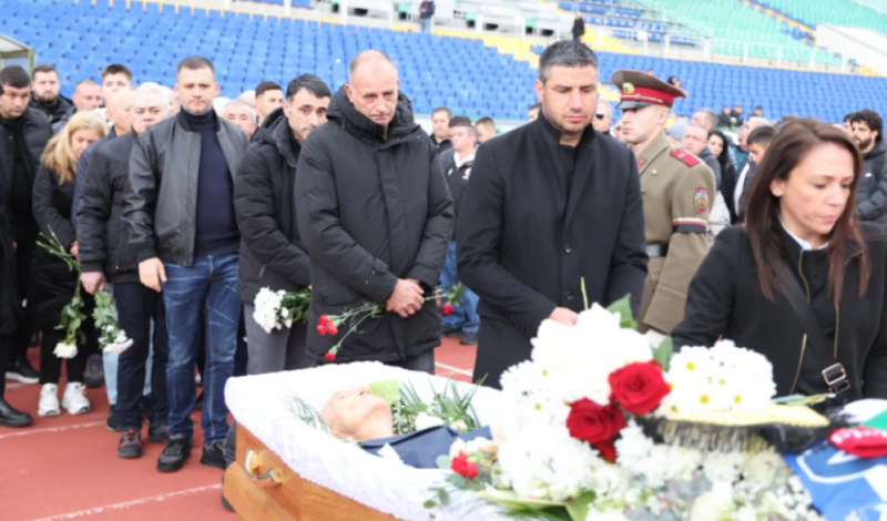 Хиляди изпратиха Димитър Пенев в последния му път