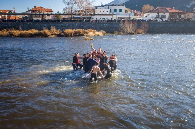Кричим се готви за спасяването на Светия кръст