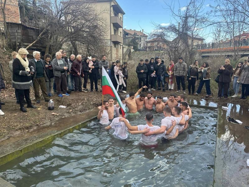 20-годишният Иван спаси кръста в Куклен