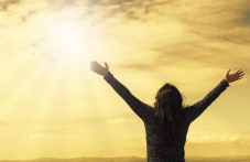 Пеене, благодарност и кратка дрямка - стратегии, с които да се почувстваме по-добре през 2026