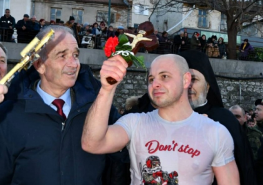 25-годишният Божидар е спасителят на кръста в Асеновград