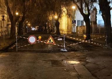 Изненада за шофьорите в час пик - затвориха улица в центъра на Пловдив