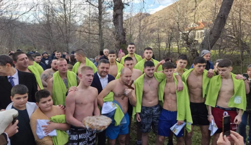 Близо 200 смелчаци се бориха за кръста на Йордановден  в община „Родопи“