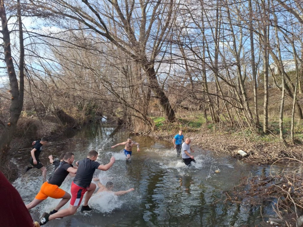Богоявление в кв. „Прослав“ с водосвет и спасяване на кръста