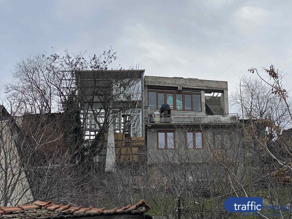 “Наколно жилище“ се появи в подножието на Бунарджика, строят го без разрешителни