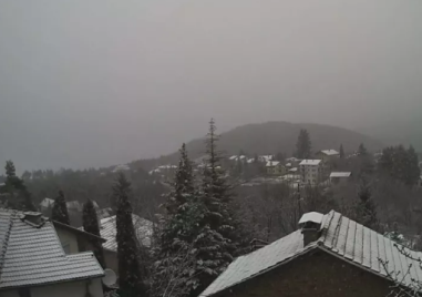 Зимата се върна по високите части в Пловдивско