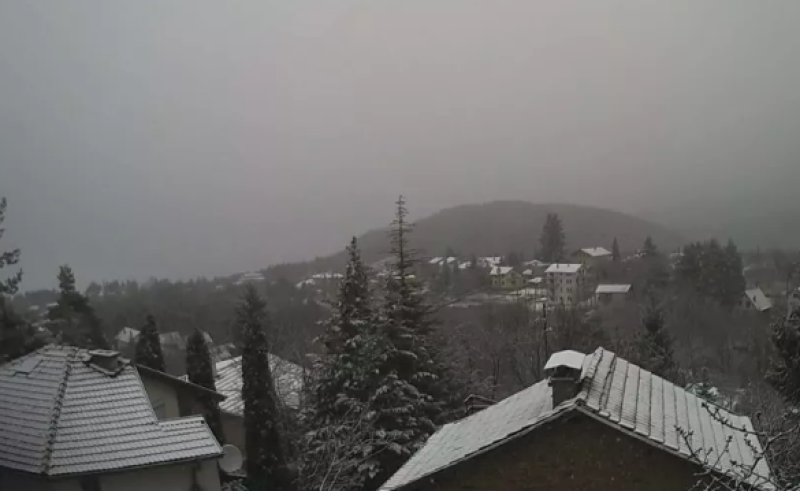 Зимата се върна по високите части в Пловдивско