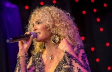 Ищар празнува 30 години на сцената с концерт в Пловдив