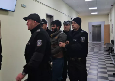 Гръкът, потрошил седем коли в Пловдив, остава в ареста