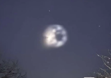 Необичайно светлинно явление в нощното небе