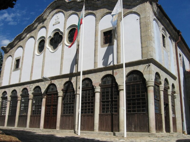 Канят жителите на Сопот на празничен молебен и курбан на Антоновден