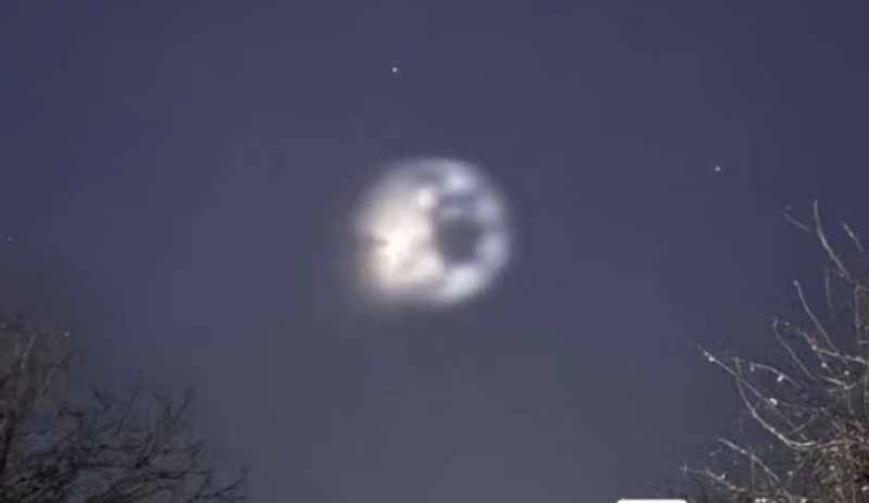 Необичайно светлинно явление в нощното небе