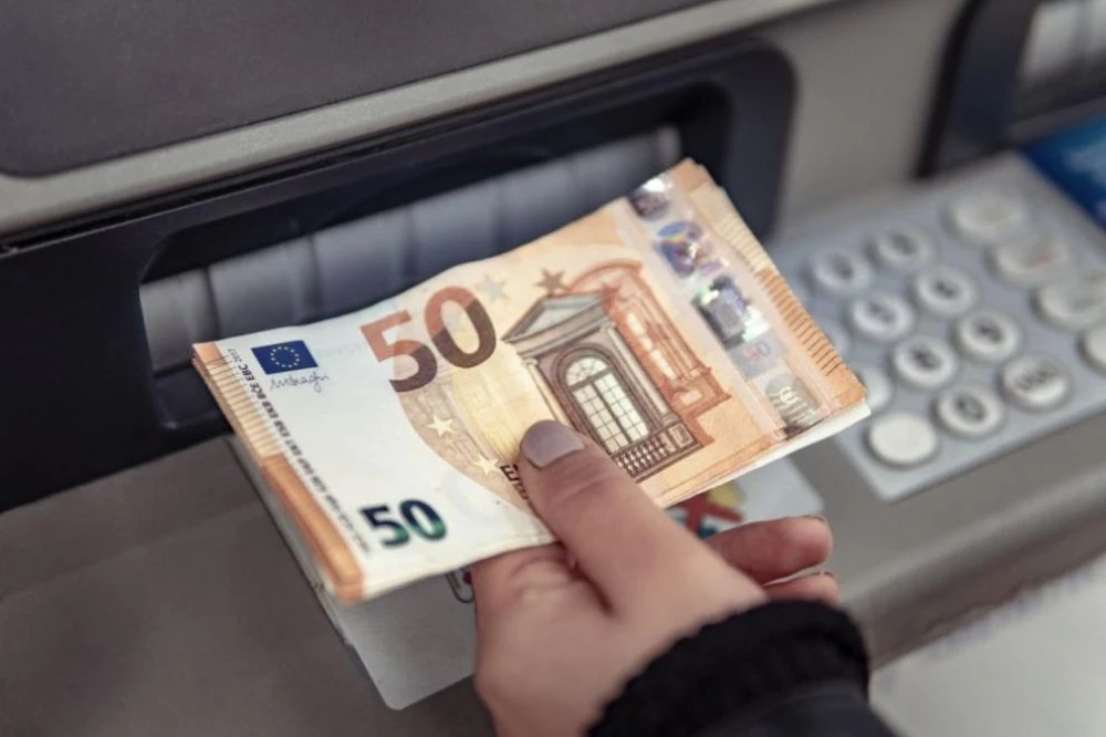 Пловдивчанка получи бял лист вместо банкноти от банкомат