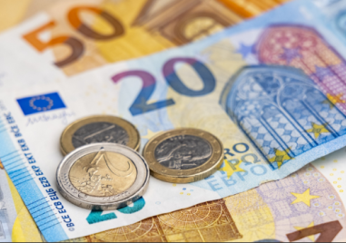 Младежи опитаха да пласират фалшиви банкноти, поръчали ги от интернет