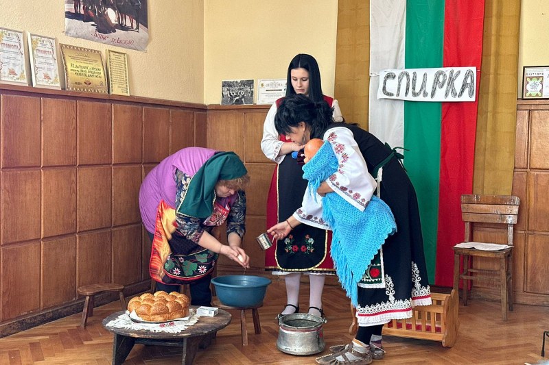 Канят дамите в Брезово, станали баби през 2025, да празнуват заедно Бабинден