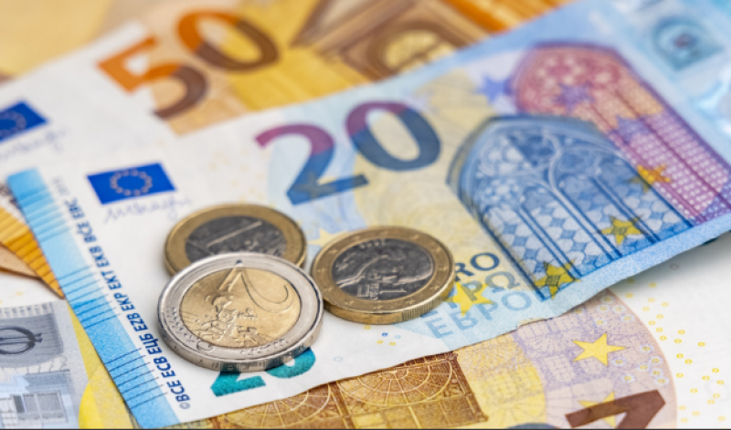 Младежи опитаха да пласират фалшиви банкноти, поръчали ги от интернет