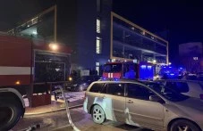 Пожар горя в апартамент в Смирненски, двама души са в болница
