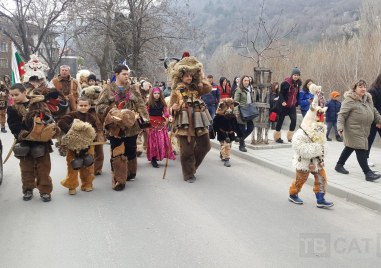 Канят участници за кукерския карнавал в Асеновград