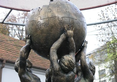 Уикипедия има рожден ден днес, става на 25 години