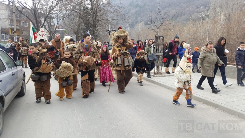 Канят участници за кукерския карнавал в Асеновград