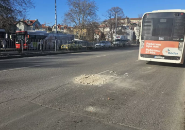 Огромна дупка на натоварен булевард в Пловдив