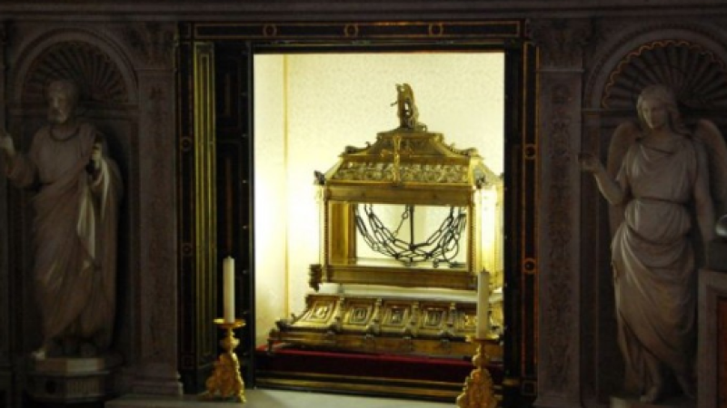 Честните вериги на свети апостол Петър почита Църквата