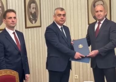 АПС взе и върна веднага мандата на президента