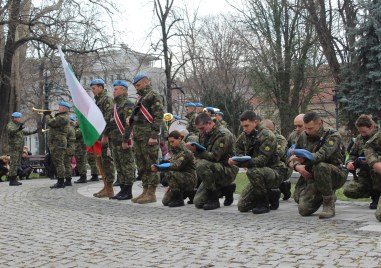 С военни почести и слово Пловдив почете Освобождението си