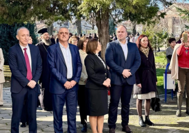 В Труд министърът на образованието откри нов СТЕМ център