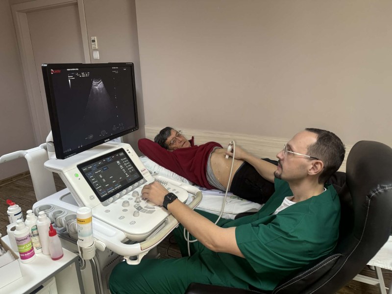 Без разрез: лекари в Пловдив спасиха пациент с 12-сантиметров тумор ВИДЕО