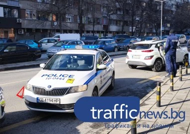 Шофьор се заби в стълб в центъра на Пловдив
